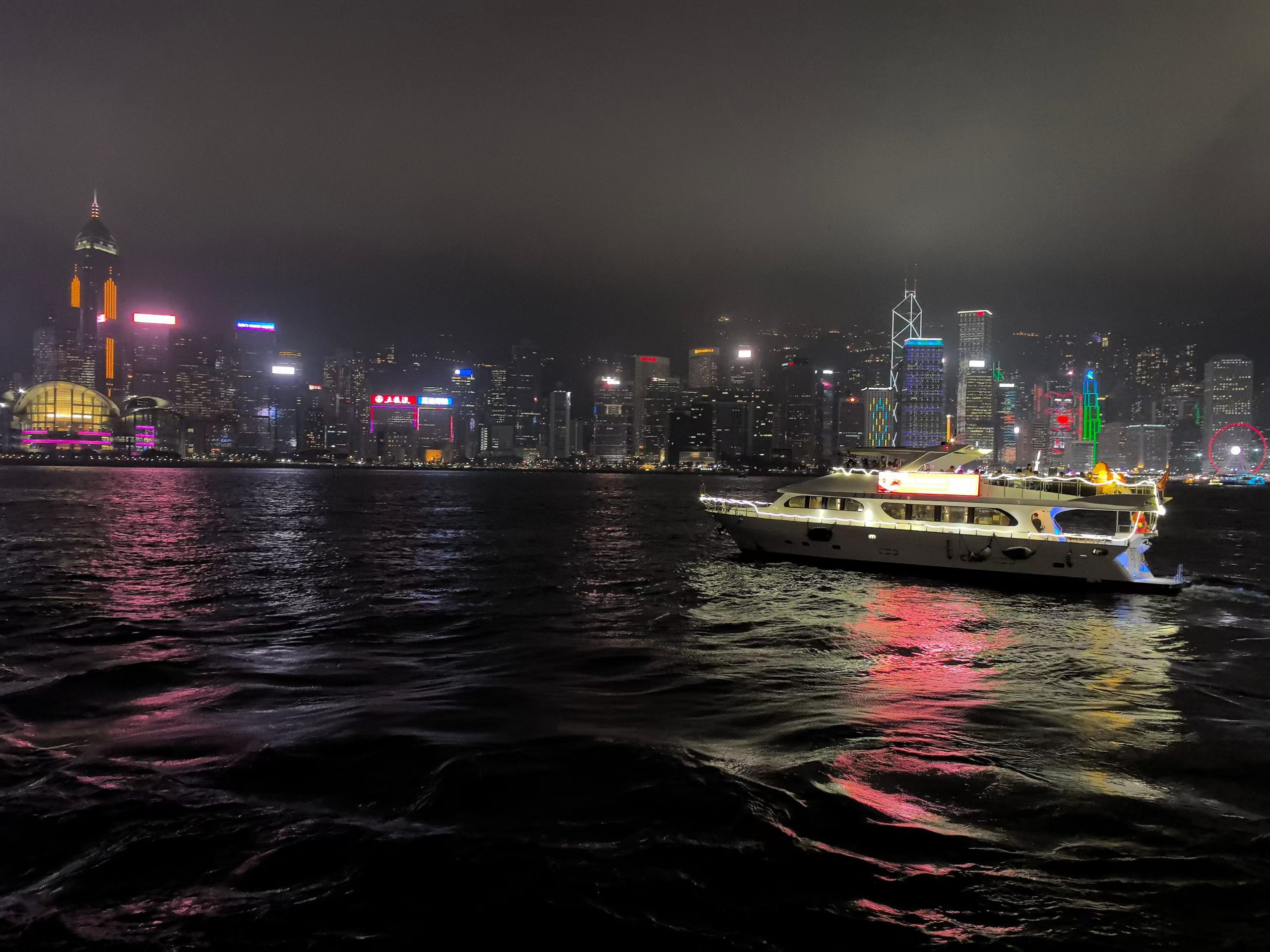 我拍的维港游船夜景